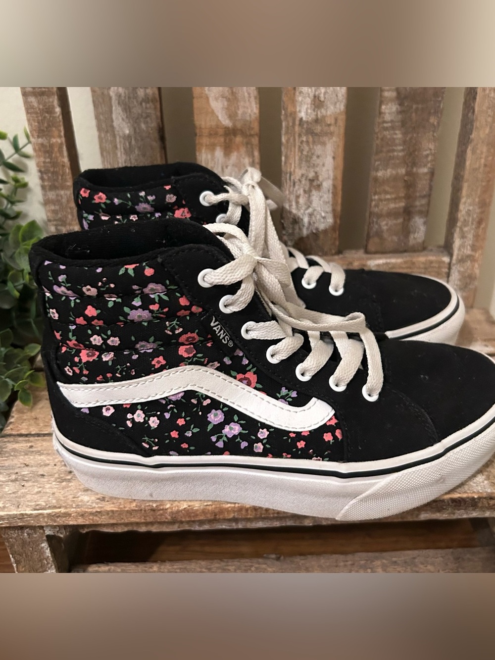 Vans Filmore High Top Shoes Ditsy Floral Size 1 Black Pink Purple White
